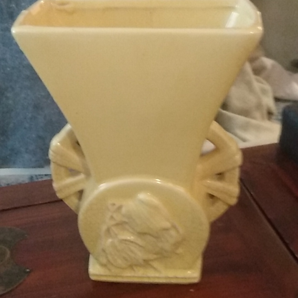 Beautiful Yellow Antique McCoy Art Deco Vase - Picture 5 of 7